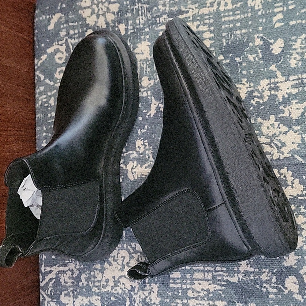 Alexander McQueen Glossy Black Ankle Boots - Picture 3 of 3